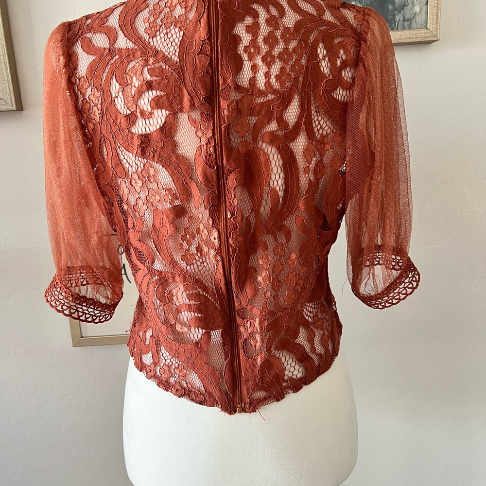 PEACH Lace Top - Picture 2 of 5